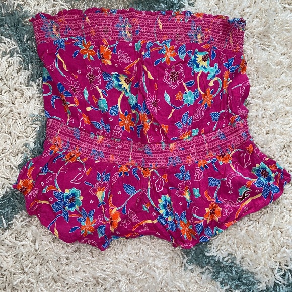 COPY - Hollister Strapless Tops 2 in a Set - Picture 2 of 4